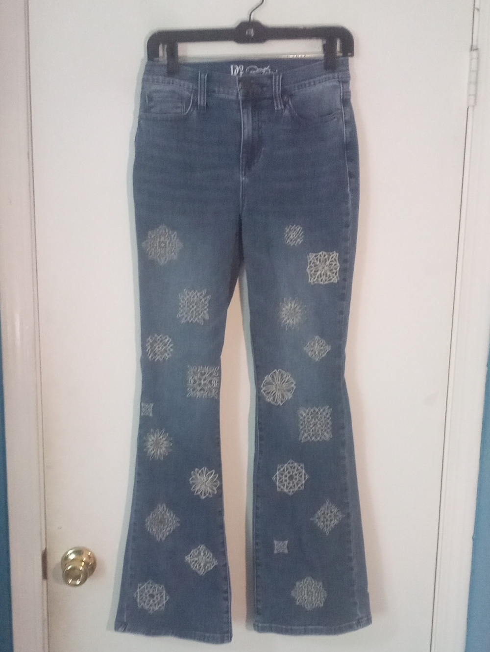 Dg2 By Diane Gilman Blue Embroidered Flare Jeans Sz 2 New NWOT